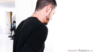 Vanessa Sky fucking in the couch with her bubble butt