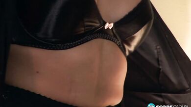 Asian maid Kitty Langdon's leg and feet sex show