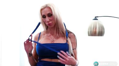 Now 51, hot mom Morgan Ray comes (and cums) to 50PlusMILFs.com