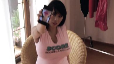 Big-titted Tigerr Benson's selfie show