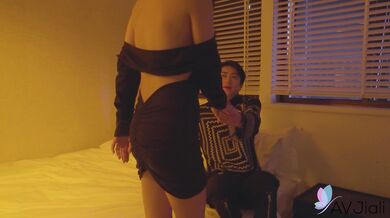 Xian'erai Fucks Her New Make-up Artist