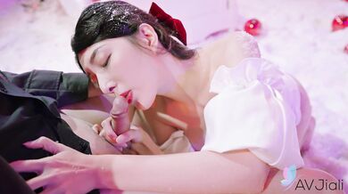 jiaxin Is The Horny Snow White Who Gets Fucked By The Prince