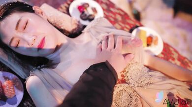 Li Er Is The Sleeping Beauty Who Needs Some Cock