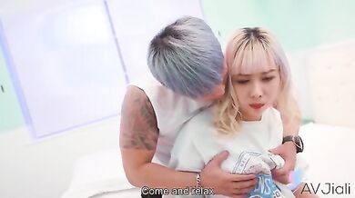 A boyfriend forces Wang to cheat on him with his best friend