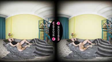 Eva Barbie teases us by masturbating her wet pussy in VR