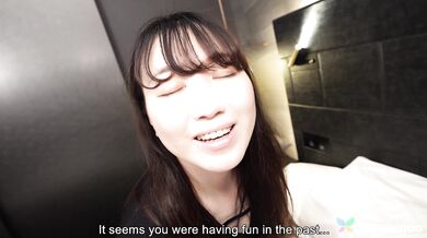 Japanese housewife Tomoko shows her blowjob skill