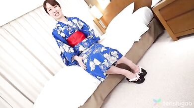 Momoko Azuma returns to our studios and wears a yakata to masturbate