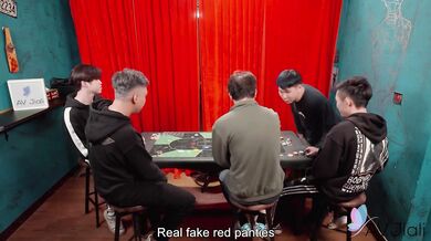 Li Zhiyan is the dealer who gets fucked at work