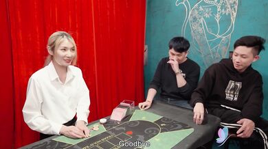 Li Zhiyan is the dealer who gets fucked at work