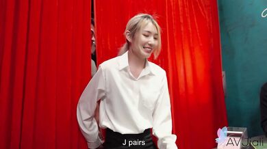 Li Zhiyan is the dealer who gets fucked at work