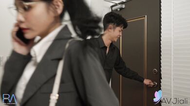 Chinese MILF Xian'erai Gets A Relaxing Massage In Pantyhose