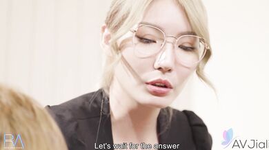 Skinny Teacher Li Zhiyan Gives Her Student A Foot Job