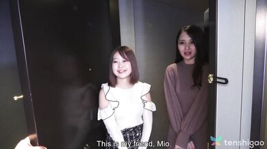 Horny lounge girls, Mio Yoshikawa and Asuka Suzumura in a lesbian show