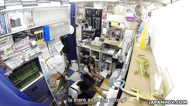 Mikuni Maisaki aroused so much before getting two dicks