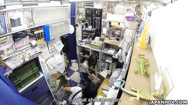 Mikuni Maisaki aroused so much before getting two dicks