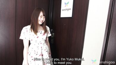 Amateur Japanese cafe worker Yuko Mukai comes to play at Tenshigao