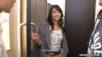 Maki Hojo gets big orgasm from a virgin guy