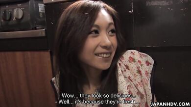 Sexy gal Shuri Maihama plays with vegetables