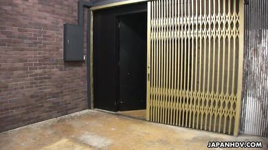 Shizuka Minami enjoys a thick hard sausage