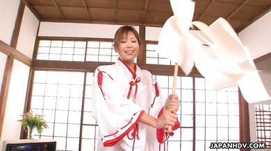 Servant girl Yuuno Hoshi in gets in group sex