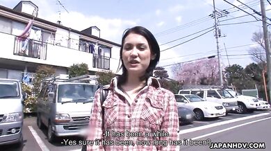 Dirty babe Maria Ozawa moans and cums on bed