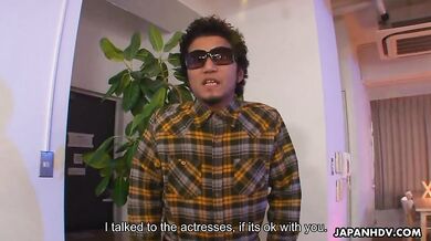 Honami Isshiki and Alice Mizuno please a guy