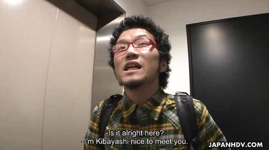 Honami Isshiki and Alice Mizuno enjoy on set