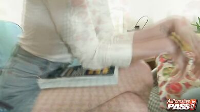 Brunette Kani wants anal now